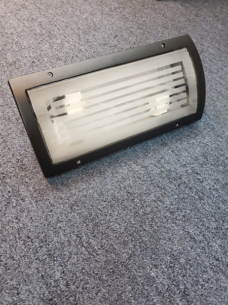 OUTDOOR WALL LAMP C-L LINK-LITE 5510 W/PHILIPS 8.5W LED PLC TUBES